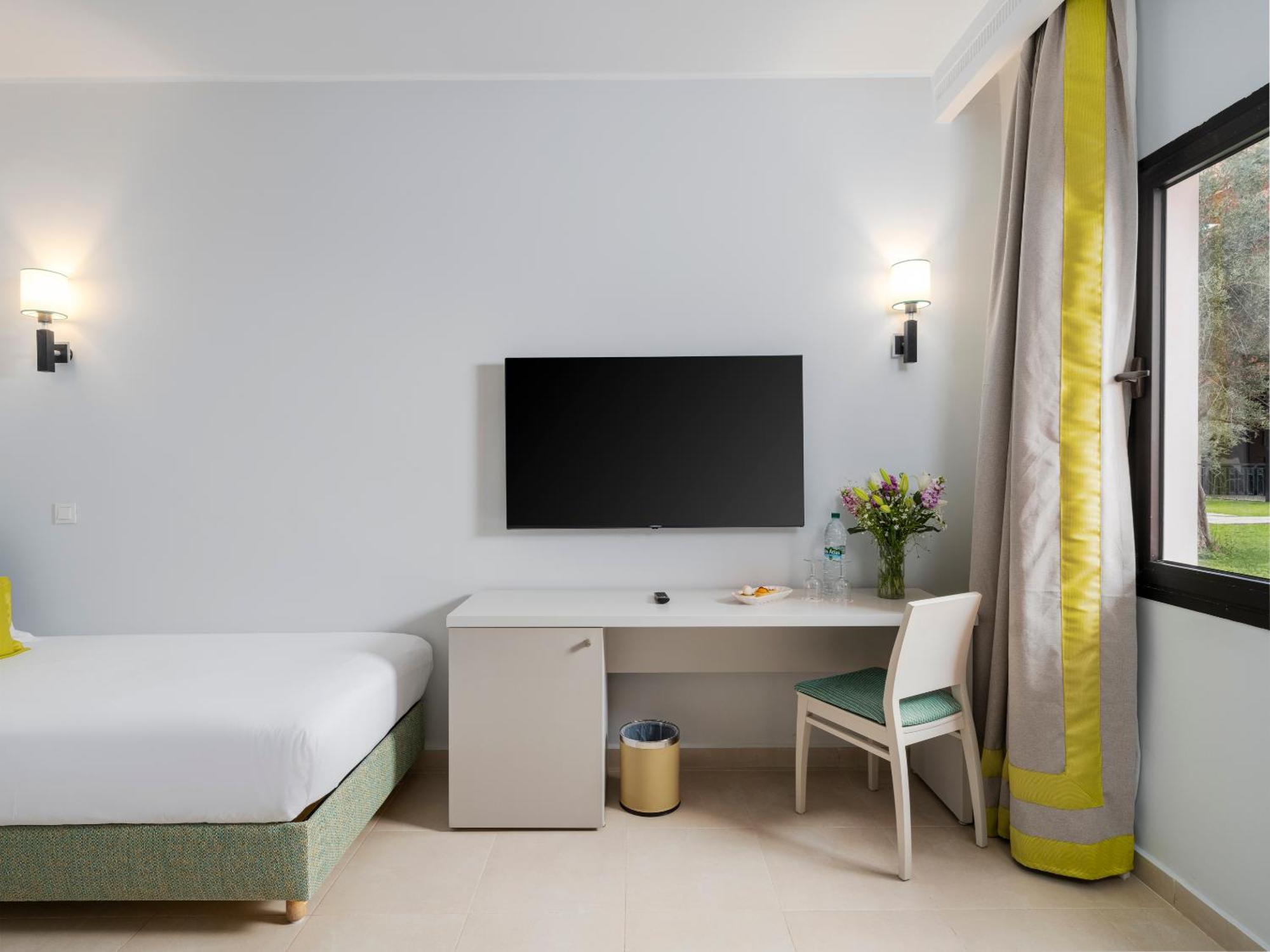 Chambre Triple Standard - Vue sur Piscine